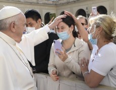 “A ORAÇÃO NÃO FAZ MÁGICAS, É PRECISO REZAR COM HUMILDADE” DIZ O PAPA