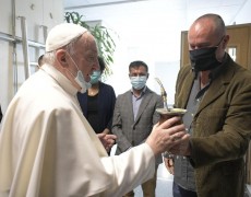 PAPA VISITA A RÁDIO VATICANO: “O TRABALHO DEVE SER CRIATIVO E FUNCIONAL”