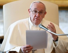 PAPA:  LOUVAR É COMO RESPIRAR OXIGÊNIO PURO 