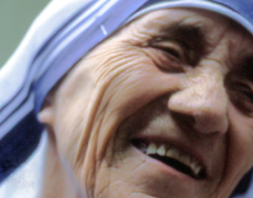 IMAGENS DA VIRGEM MARIA E DE MADRE TERESA SÃO DESTRUÍDAS NA ÍNDIA