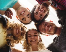 A VIDA É MELHOR COM AMIGOS