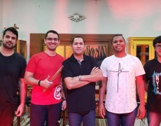 JOVENS DE RIO DAS OSTRAS LANÇAM NOVA VERSÃO DA MÚSICA MARIA DE NAZARÉ