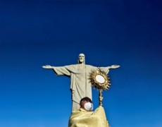 CORPUS CHRISTI NO CRISTO REDENTOR: “SEJAMOS CONSTRUTORES DE PONTES E DE PAZ” 