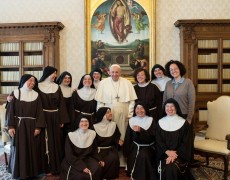 PAPA ÀS MONJAS CLARISSAS: “RECOMEÇAR A PARTIR DE DEUS E DA SOLIDARIEDADE FRATERNA” 