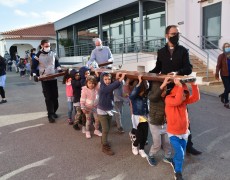 EM SILVES CRIANÇAS E IDOSOS ACOLHEM A CRUZ PEREGRINA E O ÍCONE DE NOSSA SENHORA