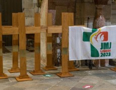 JMJ 2023: JOVENS FAZEM CAMINHO COM A CRUZ 