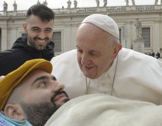 PAPA: DIANTE DE DEUS, DESCOBRIMO-NOS TODOS IGUAIS 