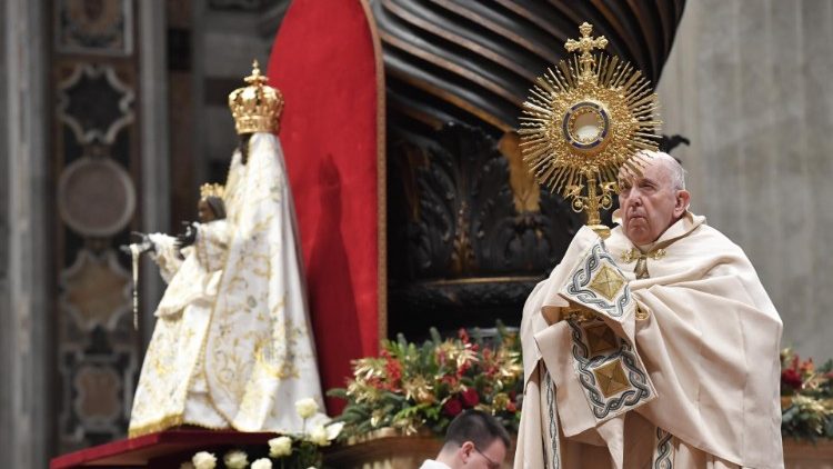 TE DEUM DE FRANCISCO, ORAÇÃO E SOBRIEDADE NO ÚLTIMO ATO DO ANO