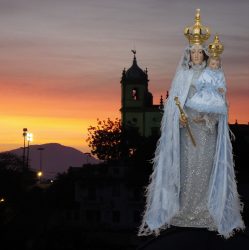 FESTIVIDADES NA IGREJA NOSSA SENHORA DA GLÓRIA DO OUTEIRO