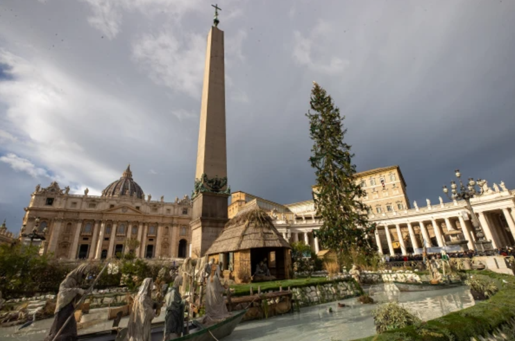 PRESÉPIO E ÁRVORE DE NATAL SÃO INAUGURADOS NO VATICANO