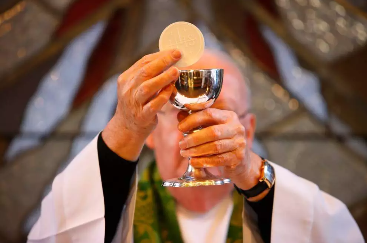 POR QUE NÃO CELEBRAMOS FESTAS DE SANTOS AOS DOMINGOS? ENTENDA!