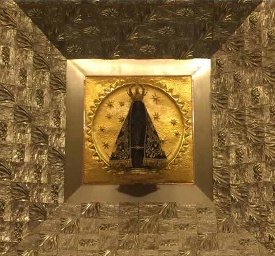 VOLUNTÁRIOS DOAM TEMPO E TRABALHO POR DEVOÇÃO A NOSSA SENHORA APARECIDA 