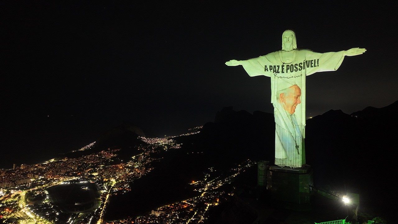 SANTUÁRIO CRISTO REDENTOR HOMENAGEIA PAPA FRANCISCO