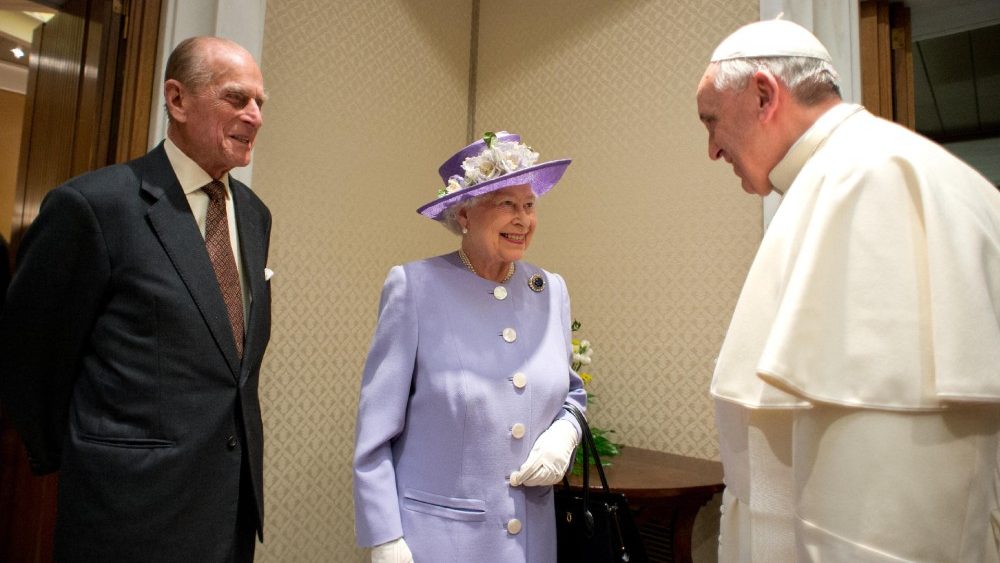 PAPA FRANCISCO ENVIA MENSAGEM PELA MORTE DA RAINHA ELIZABETH