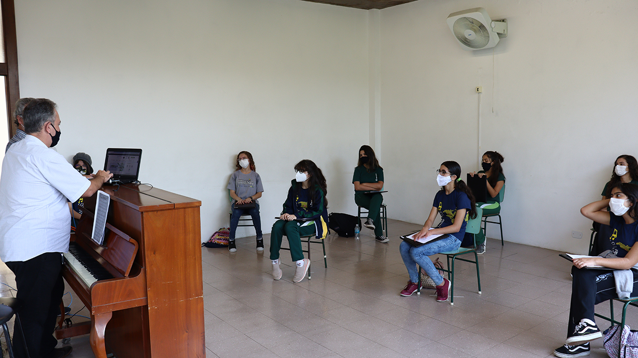A MÚSICA DE VOLTA AOS CORREDORES DO INSTITUTO DOS MENINOS CANTORES 