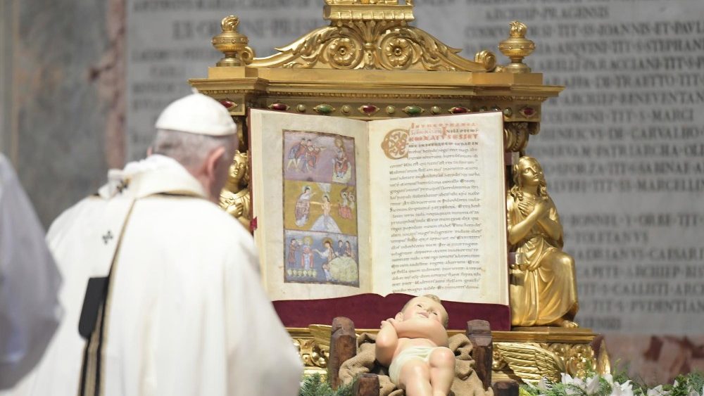 PAPA: COMO OS MAGOS, PROSTRAR-NOS E ADORAR O SENHOR