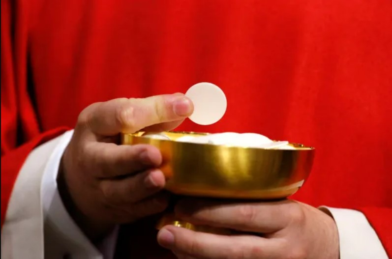 POSSÍVEL NOVO MILAGRE EUCARÍSTICO NA POLÔNIA DEIXA FIÉIS EM EXPECTATIVA