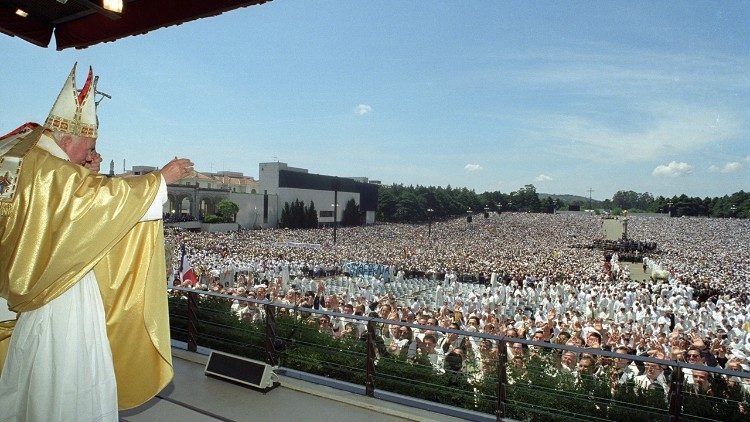 TERÇO NO SANTUÁRIO DE NOSSA SENHORA DE FÁTIMA