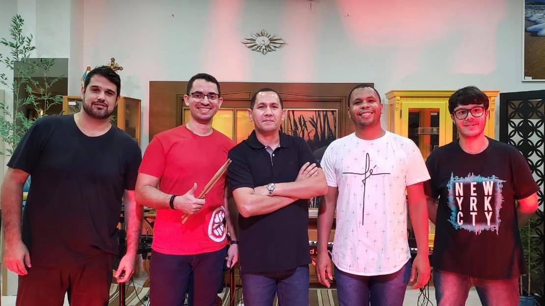 JOVENS DE RIO DAS OSTRAS LANÇAM NOVA VERSÃO DA MÚSICA MARIA DE NAZARÉ