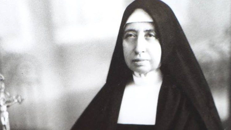 SANTA PAULINA RECEBE EXPOSIÇÃO E TÍTULO DE CIDADÃ PAULISTANA 