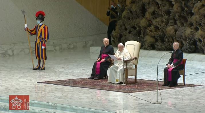 “SER CRISTÃO É SUPERAR DISCRIMINAÇÕES, O BATISMO CONFERE IGUAL DIGNIDADE A TODOS”