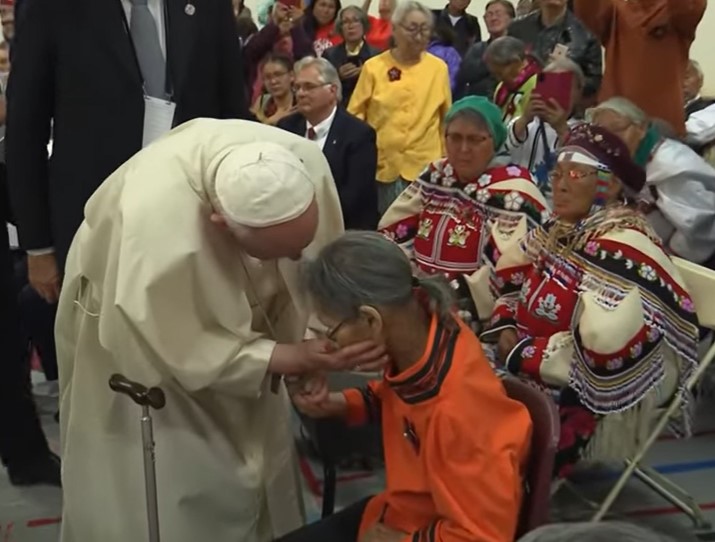 A VIAGEM DO PAPA AO CANADÁ EM UM MINUTO