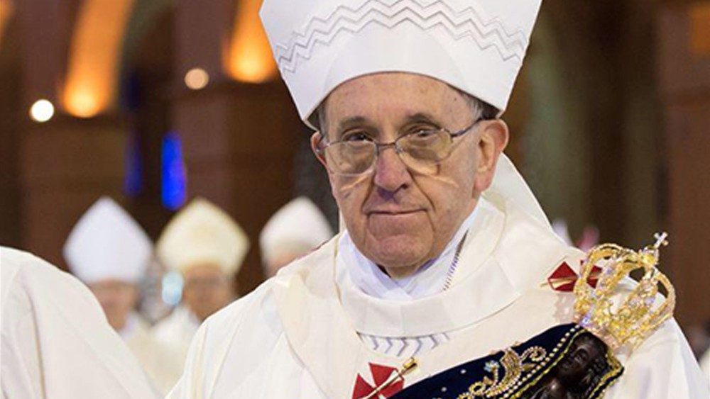 NO DIA DE APARECIDA, PAPA CONVIDA OS BRASILEIROS A REZAREM PELA PAZ 