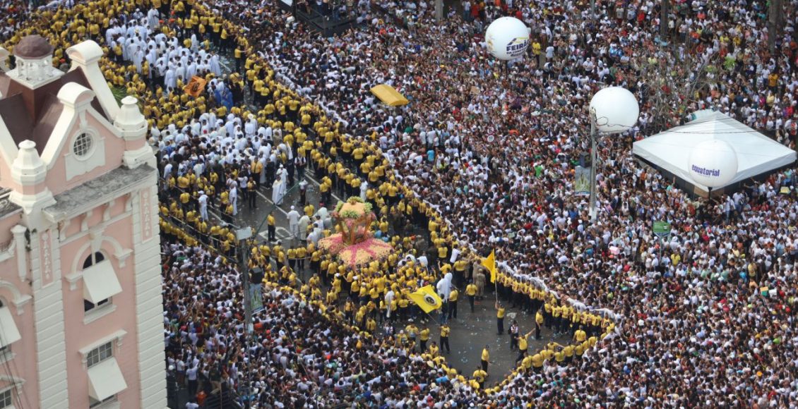 CÍRIO DE NAZARÉ LEVA 2,5 MILHÕES DE FIÉIS ÀS RUAS DE BELÉM