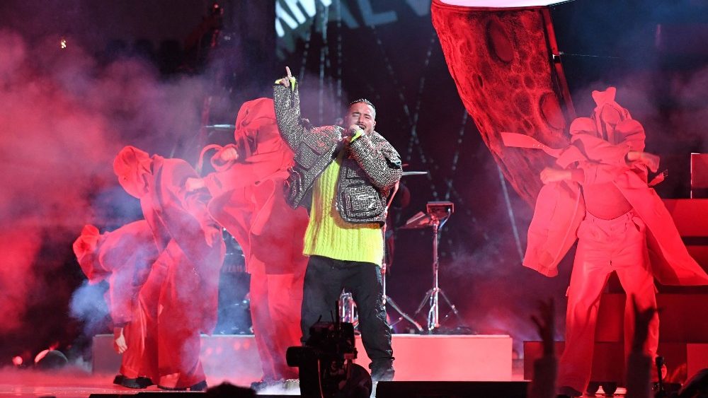 O PAPA: SUSPENDER TEMPORARIAMENTE A PROPRIEDADE INTELECTUAL 