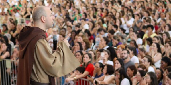 ACAMPAMENTO PARA CASAIS COM FREI GILSON 