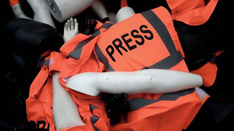 PAPA FRANCISCO: USEMOS A MÍDIA PARA CONSTRUIR E FORTALECER O BEM COMUM 