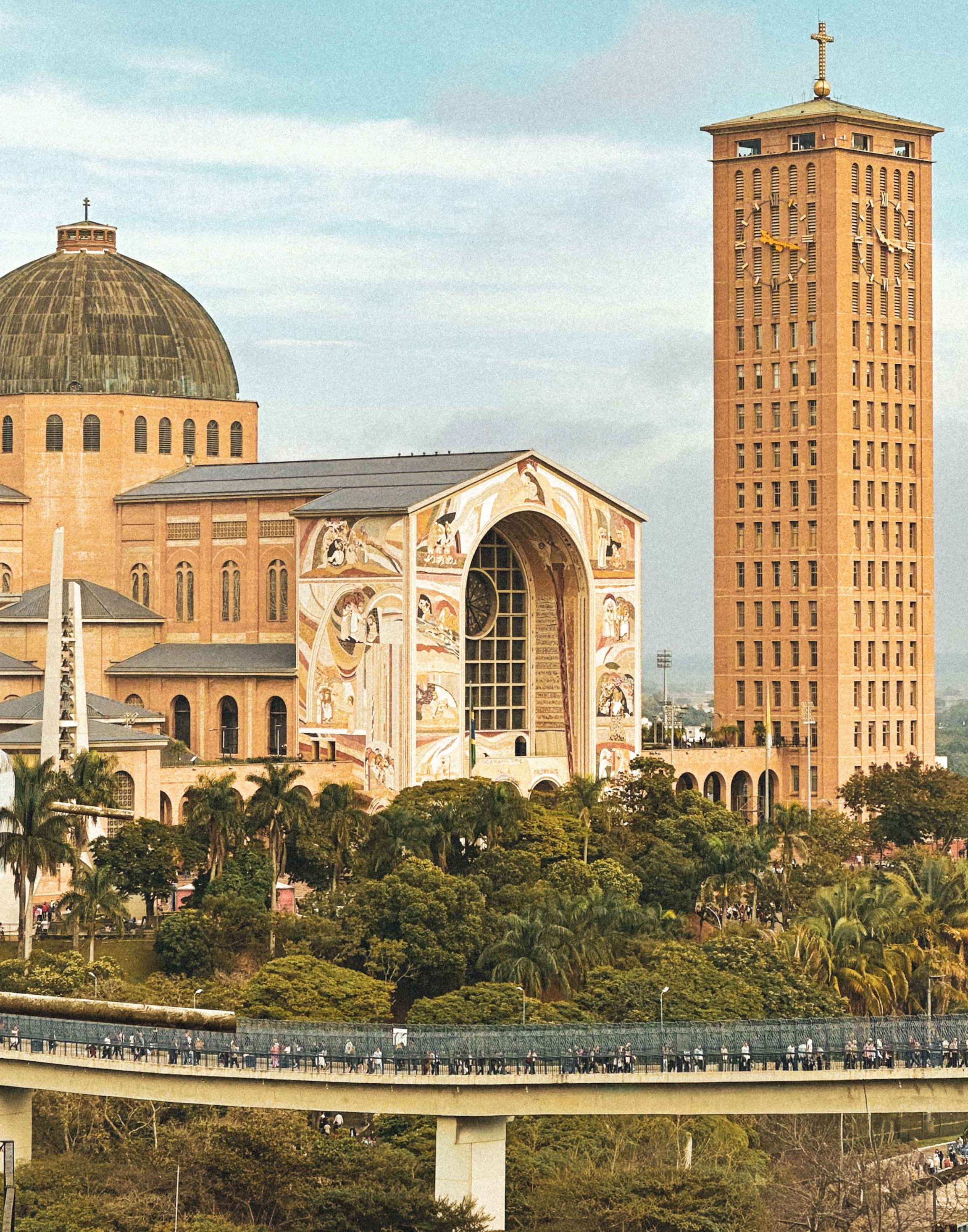 APARECIDA CONCLUI PROJETO COM NOVA FACHADA
