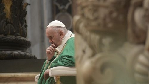 PAPA: SEM JULGAMENTOS, LEVEMOS AOS POBRES ESPERANÇA E TERNURA
