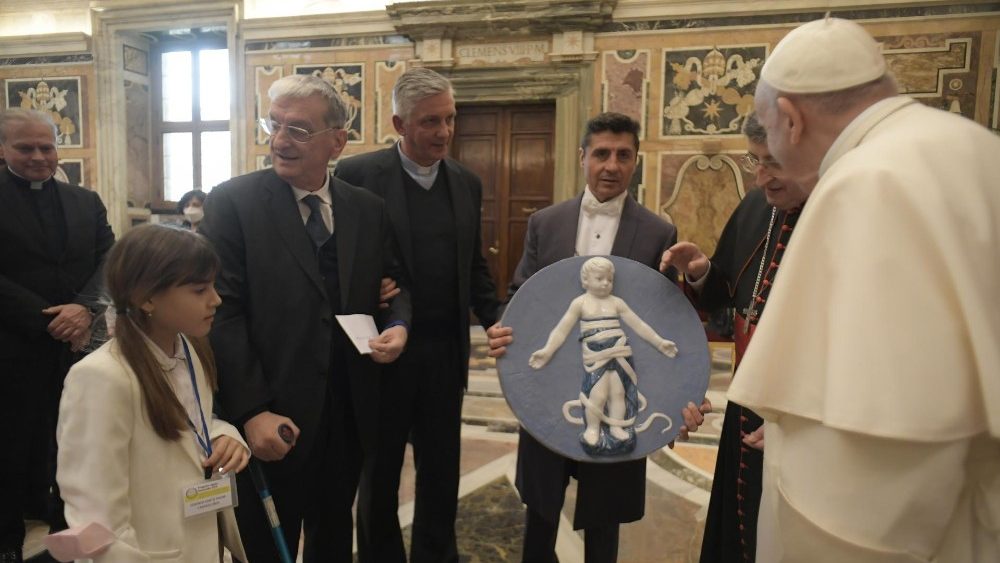 PAPA: ADOÇÃO À DISTÂNCIA DEVE SER PREPARADA, ACOMPANHADA E CULTIVADA COM AMOR