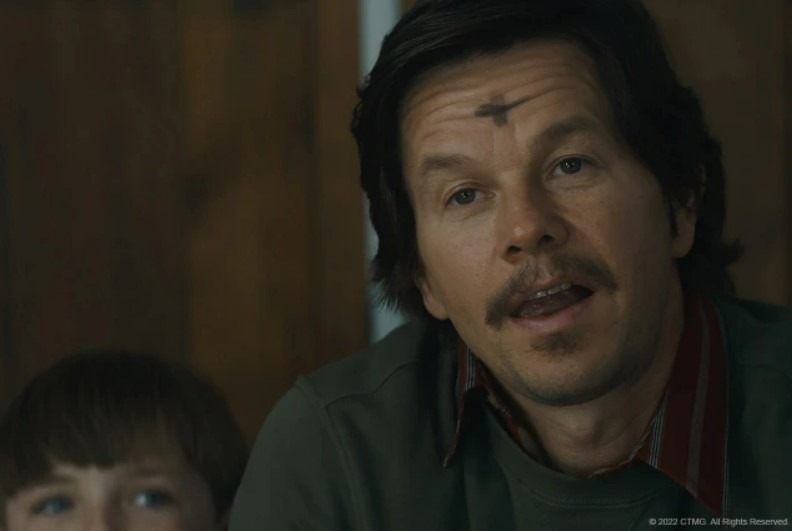 ATOR MARK WAHLBERG INCENTIVA SEUS 18,5M DE SEGUIDORES A REZAREM O TERÇO