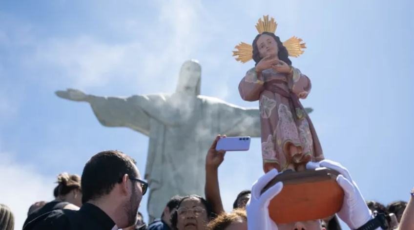 IMAGEM DE MARIA MENINA VISITA PARÓQUIAS DO RIO