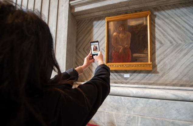 VIA SACRA PINTADA HÁ 120 ANOS É EXPOSTA NA BASÍLICA DE SÃO PEDRO 
