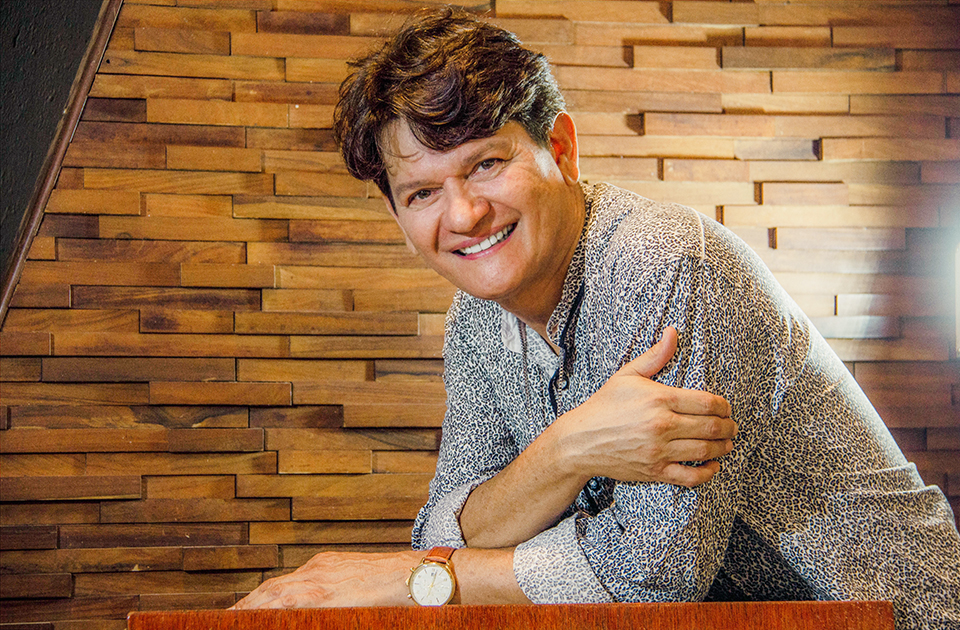 ALENCASTRO EMOCIONA COM NOVA VERSÃO DE “ORAÇÃO PELA FAMÍLIA” 