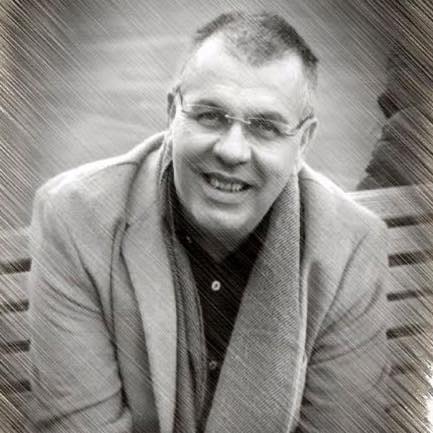 JORNALISTA DAURO MACHADO FAZ TARDE DE AUTÓGRAFOS NA ZONA SUL DO RIO