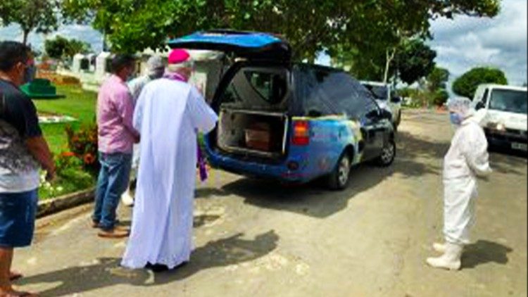 ARQUIDIOCESE DE MANAUS CRIA REDE DE ESCUTA ESPIRITUAL PARA ATINGIDOS PELA COVID-19