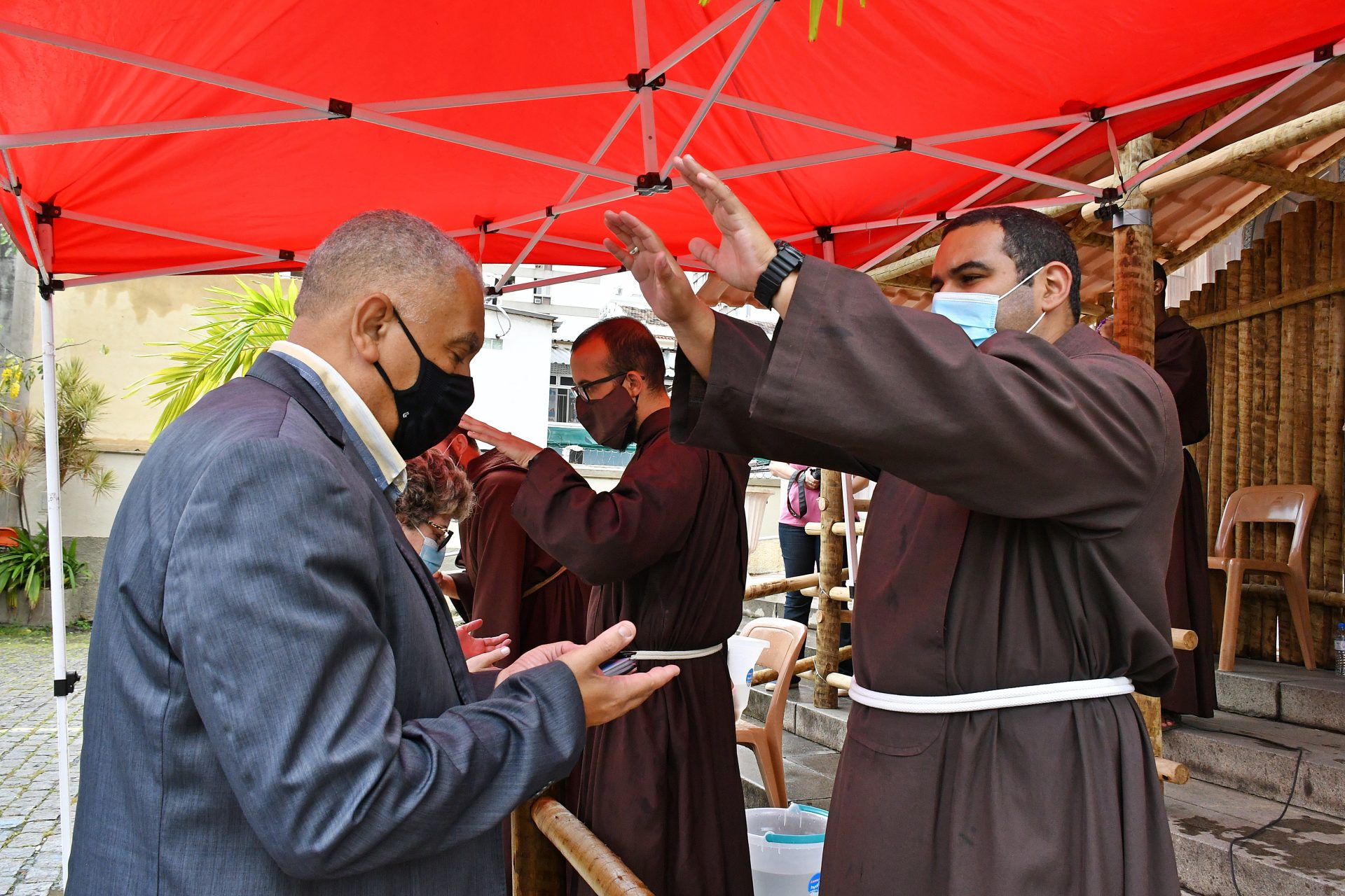 2024 COMEÇA COM A TRADICIONAL BENÇÃO DOS CAPUCHINHOS NA TIJUCA (RJ) 