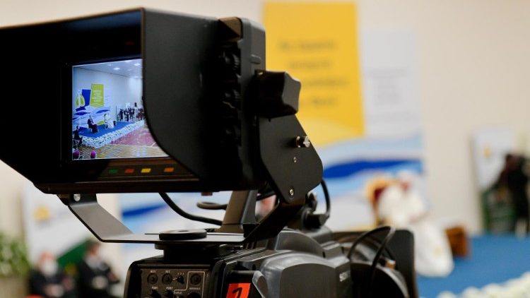 PAPA SE ENCONTRA VIRTUALMENTE COM ESTUDANTES UNIVERSITÁRIOS DA AMÉRICA