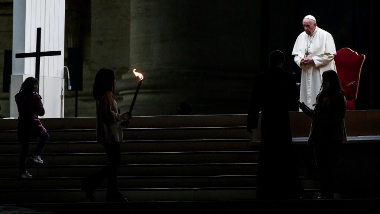 O PAPA CONFIA AS MEDITAÇÕES DA VIA SACRA DESTE ANO ÀS FAMÍLIAS