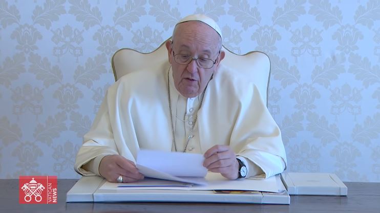PAPA: REZAR É DIALOGAR COM DEUS