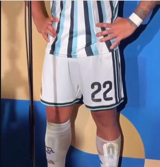 JOGADOR EXIBE DEVOÇÃO A NOSSA SENHORA DE LUJÁN NA COPA