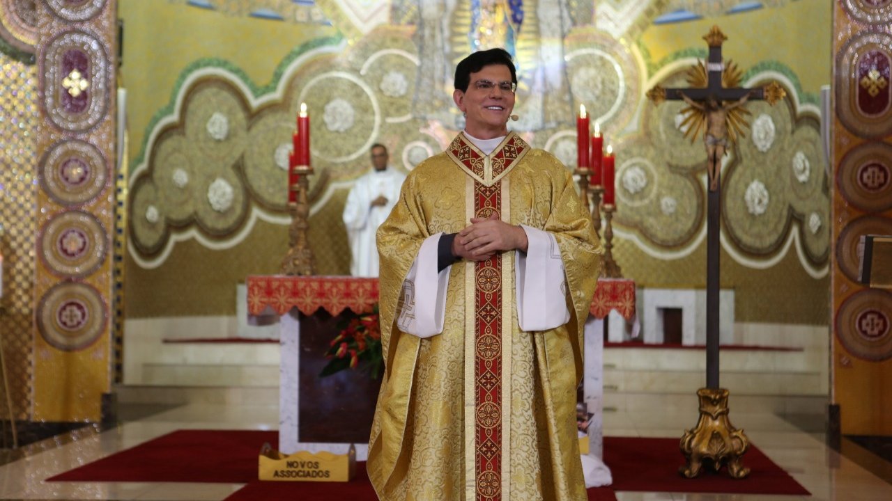 PADRE REGINALDO MANZOTTI ANUNCIA NOVA LIVE SOLIDÁRIA